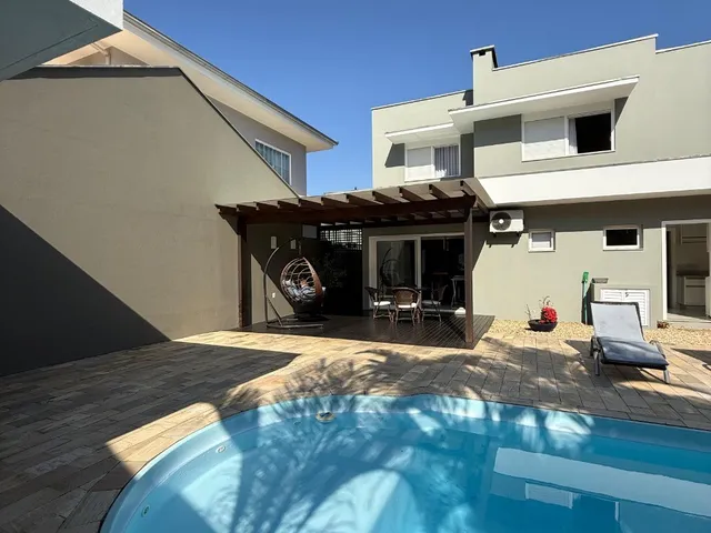 Imagem 6: Casa com 3 dormitórios, sendo 1 suíte e 2 demi-suítes com 240m2 privativos e 3 vagas