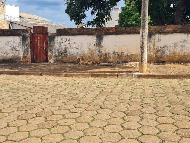 Imagem: Terreno de 680 m2 no bairro São Francisco