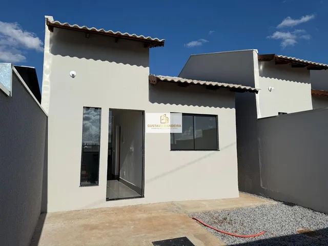 Imagem: A casa possui 2 Dormitórios, 1 Suíte, 2 Banheiros, 1 Vaga