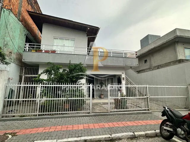 Imagem 1: Casa À Venda em Balneário Camboriú, Municípios, com 4 Quartos, 300M²