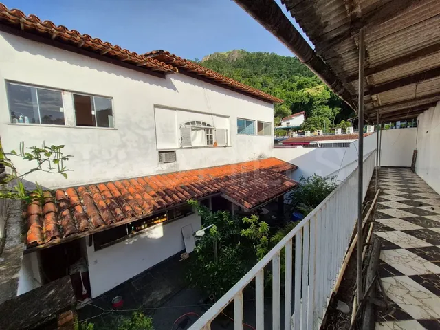 Imagem: A casa possui 4 Dormitórios, 2 Suítes, 2 Banheiros, 4