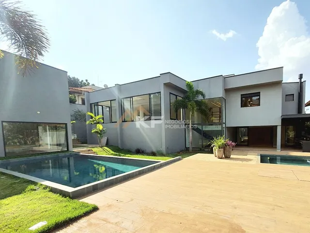 Imagem: A casa possui 8 Dormitórios, 6 Suítes, 8 Banheiros, 6