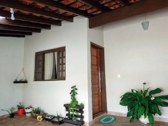 Imagem: A casa possui 3 Dormitórios, 1 Suíte, 3 Banheiros, 2