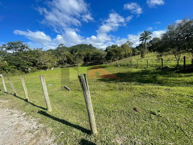 Imagem: Terreno à venda no bairro Ratones, Florianópolis/SC