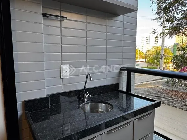 Imagem: O apartamento possui 2 Dormitórios, 1 Suíte, 2 Banheiros,