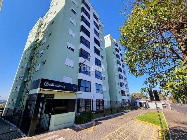 Imagem 2: Apartamento semimobiliado, com 3 quartos, sala de estar e jantar, e 1 vaga de garagem