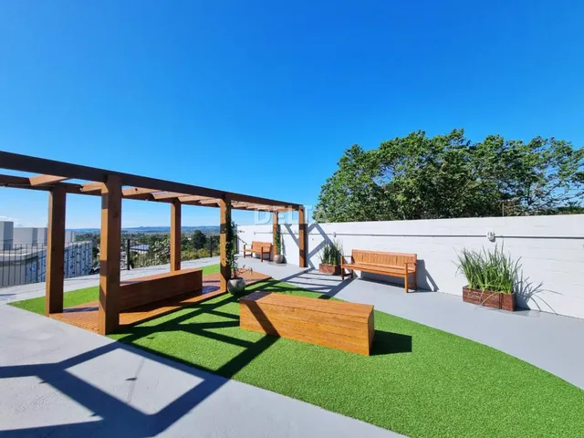 Imagem 5: Apartamento semimobiliado, com 3 quartos, sala de estar e jantar, e 1 vaga de garagem