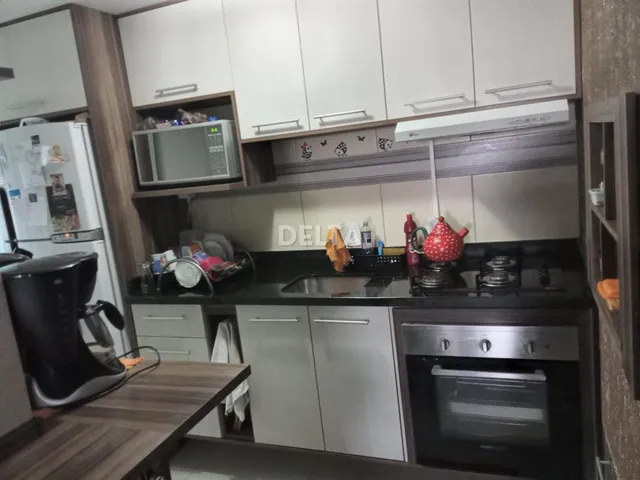 Imagem 8: Apartamento semimobiliado, com 3 quartos, sala de estar e jantar, e 1 vaga de garagem