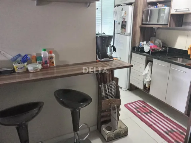 Imagem 12: Apartamento semimobiliado, com 3 quartos, sala de estar e jantar, e 1 vaga de garagem