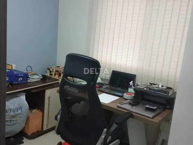 Imagem 15: Apartamento semimobiliado, com 3 quartos, sala de estar e jantar, e 1 vaga de garagem