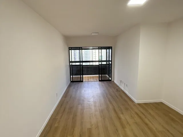 Imagem: O apartamento possui 3 Dormitórios, 1 Suíte, 3 Banheiros,