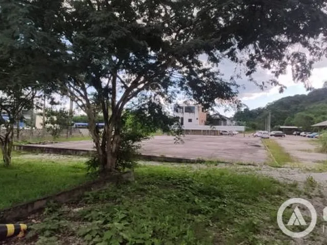 Imagem 13: Terreno Comercial com Duas Casas em Cima