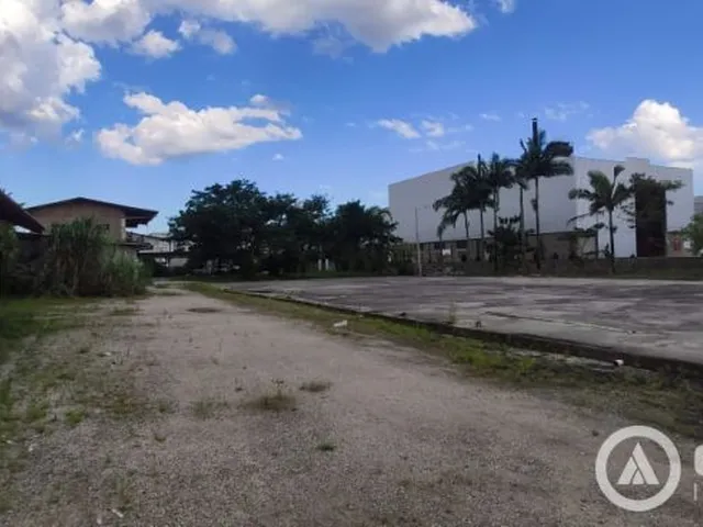 Imagem 9: Terreno Comercial com Duas Casas em Cima