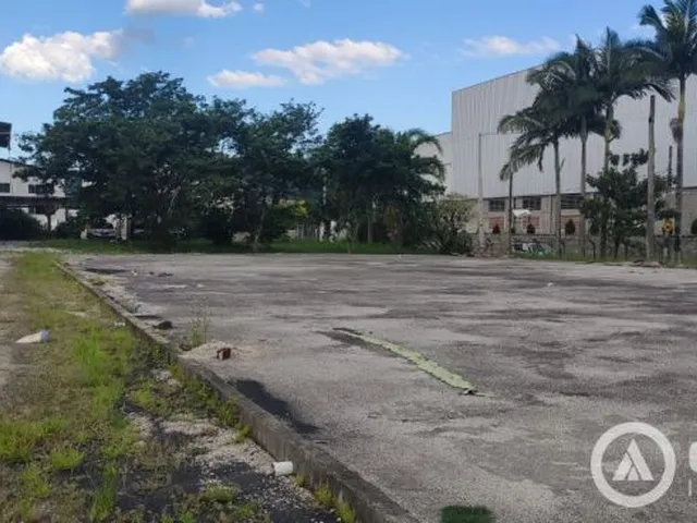 Imagem 5: Terreno Comercial com Duas Casas em Cima