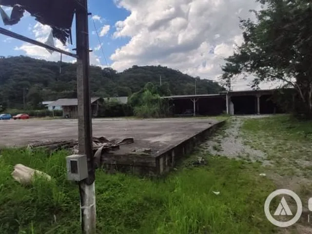 Imagem 3: Terreno Comercial com Duas Casas em Cima