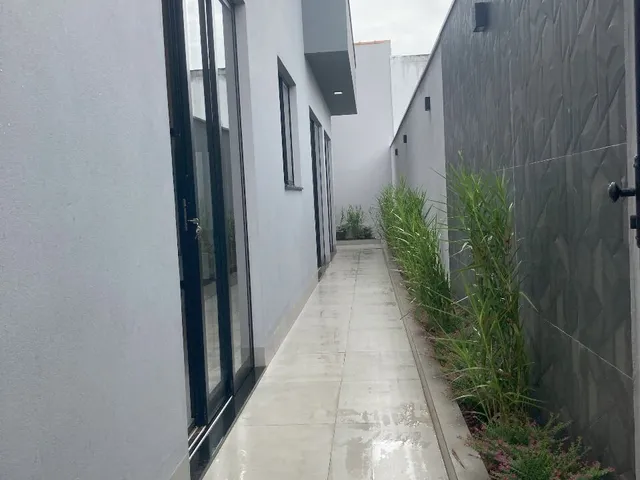 Imagem 6: Casa Moderna à Venda com 3 Quartos (1 Suíte) e Área Gourmet – 300m² no Bairro
