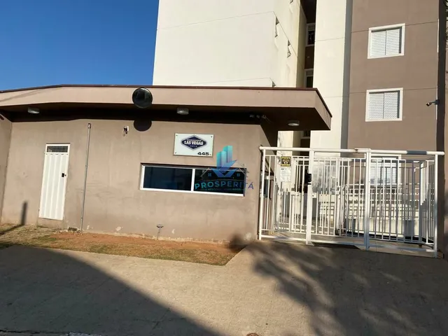 Imagem: O apartamento possui 2 Dormitórios, 1 Suíte, 2 Banheiros,
