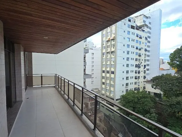 Imagem: Amplo Apartamento com 4 Quartos (2 Suítes)