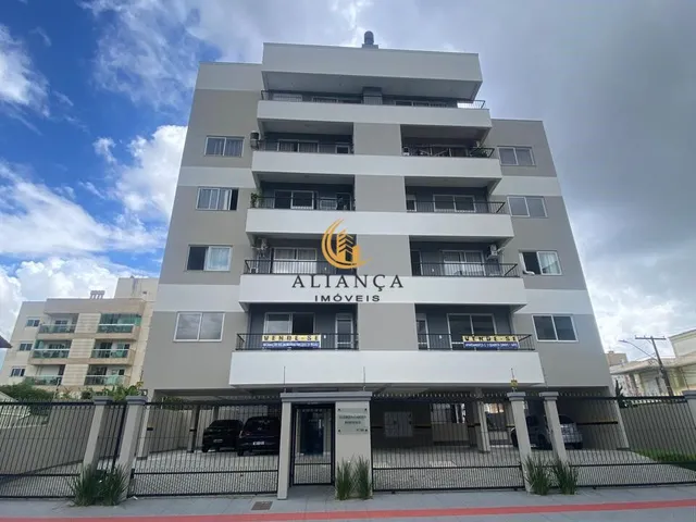 Imagem: O apartamento possui 3 Dormitórios, 1 Suíte, 1 Banheiro,