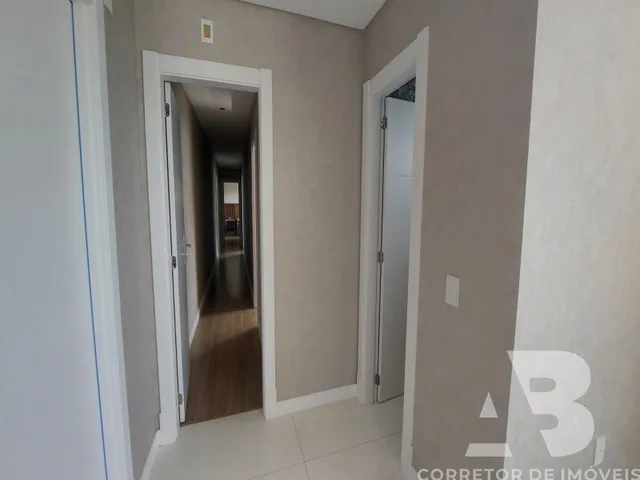 Imagem 2: Apartamento de Luxo para Locação no Centro de Balneário Camboriú-SC: 4 Quartos, 4