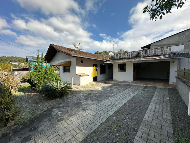 Imagem: Casa Mobiliada de Esquina À Venda no Bairro