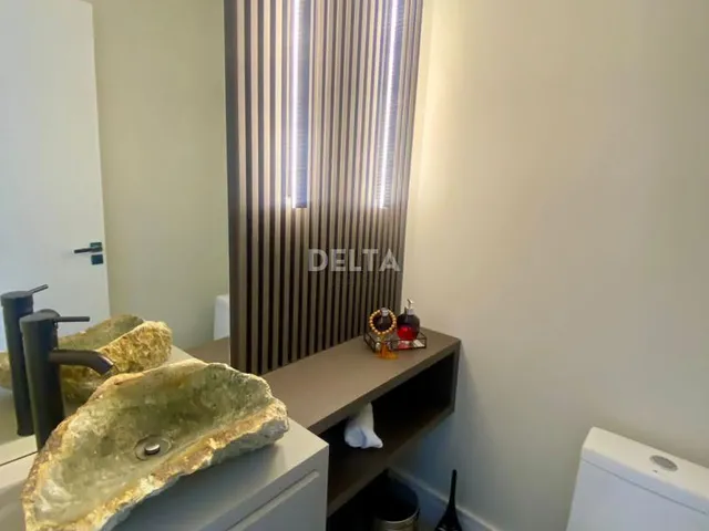 Imagem 10: Casa nova, plana, com 4 suítes, semimobiliada ,pronta para morar e condomínio com