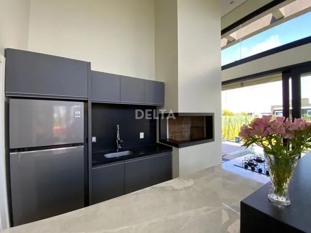 Imagem 11: Casa nova, plana, com 4 suítes, semimobiliada ,pronta para morar e condomínio com