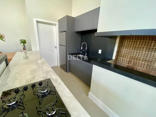 Imagem 12: Casa nova, plana, com 4 suítes, semimobiliada ,pronta para morar e condomínio com