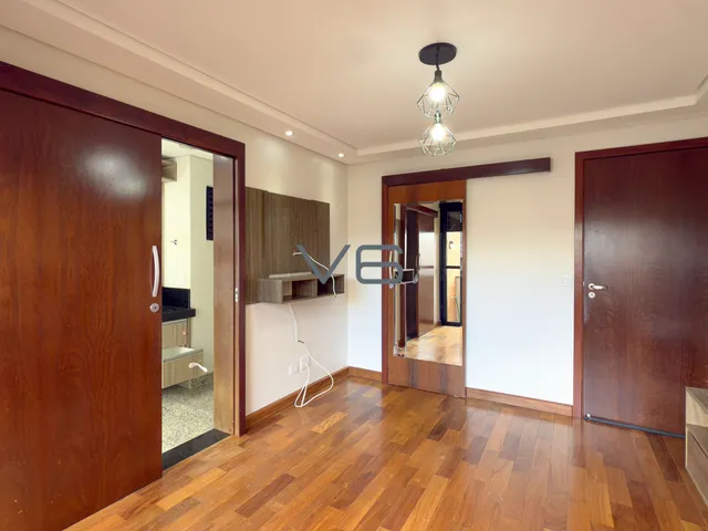 Imagem 6: Sobrado Alto Padrão com 4 quartos, 330m² privativos, 7 vagas de garagem, em Alphaville