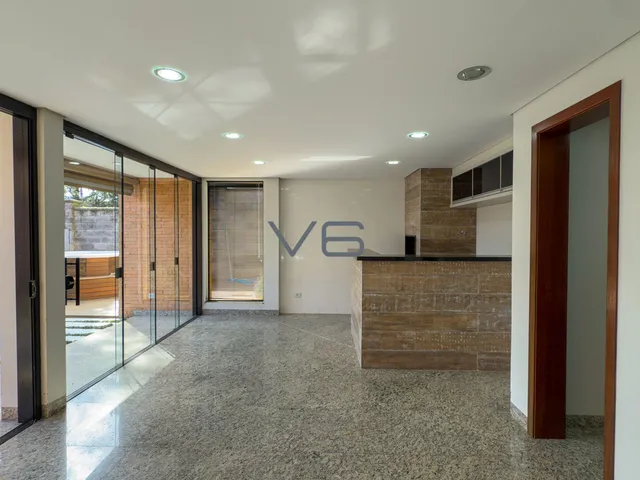 Imagem 11: Sobrado Alto Padrão com 4 quartos, 330m² privativos, 7 vagas de garagem, em Alphaville