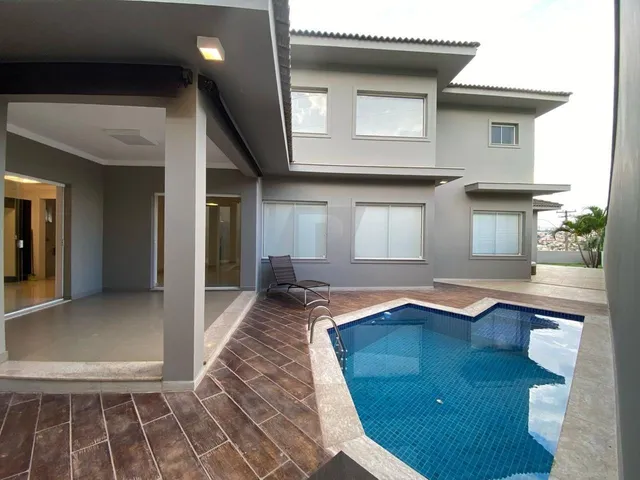 Imagem: Luxuosa casa em condomínio à venda em