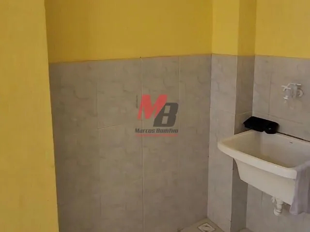 Imagem 2: Casa Duplex em Condomínio com piscina Peró