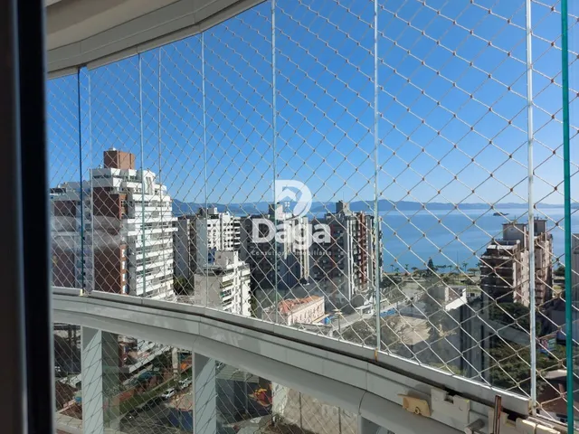Imagem: O apartamento possui 6 Dormitórios, 1 Suíte, 3 Banheiros,