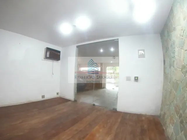Imagem 7: Imóvel Comercial de Alto Padrão na Barra da Tijuca - 9 Quartos, 2 Suítes, 4 Salas e 5