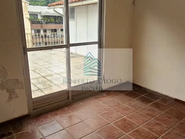 Imagem 4: Imóvel Comercial de Alto Padrão na Barra da Tijuca - 9 Quartos, 2 Suítes, 4 Salas e 5
