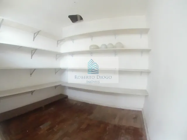 Imagem 2: Imóvel Comercial de Alto Padrão na Barra da Tijuca - 9 Quartos, 2 Suítes, 4 Salas e 5