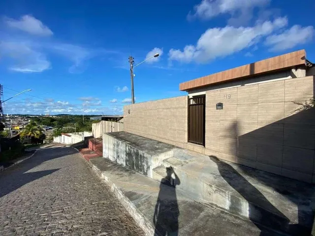 Imagem: A casa possui 3 Dormitórios, 3 Suítes, 5 Banheiros, 6