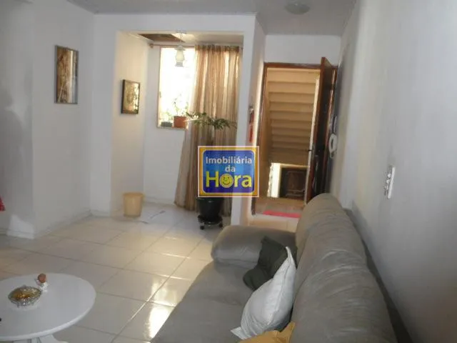 Imagem 1: Apartamento com 2 Dormitorio(s) localizado(a) no bairro Rubem Berta em PORTO ALEGRE