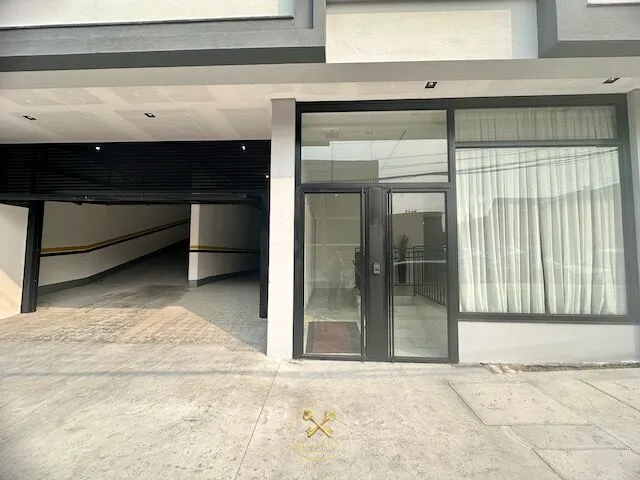 Imagem: O apartamento possui 2 Dormitórios, 1 Suíte, 1 Banheiro,