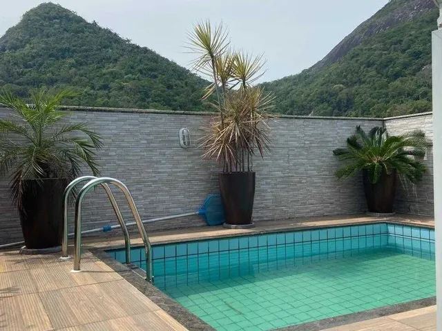 Imagem: A casa possui 4 Dormitórios, 4 Suítes, 1 Banheiro, 3