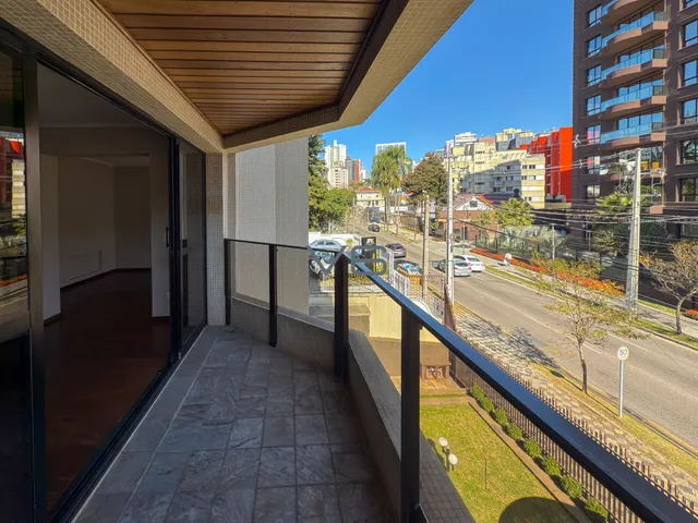 Imagem 13: Apartamento Padrão com 186m² privativos, 3 Quartos, 1 Suíte, 2 Vagas de garagem, no