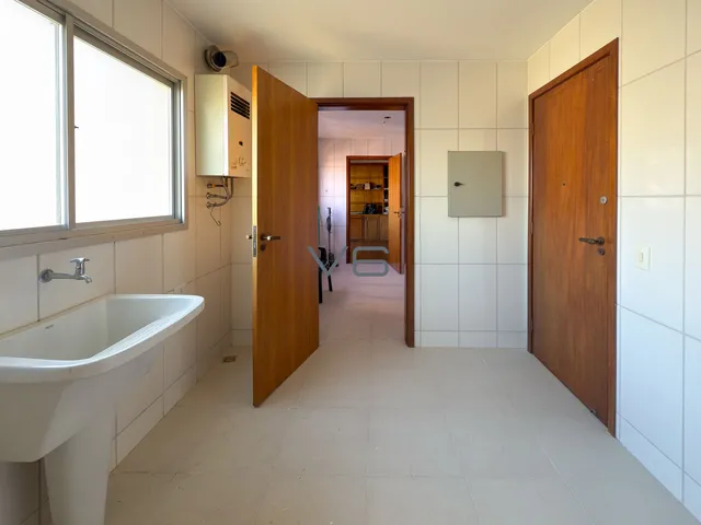 Imagem 8: Apartamento Padrão com 186m² privativos, 3 Quartos, 1 Suíte, 2 Vagas de garagem, no