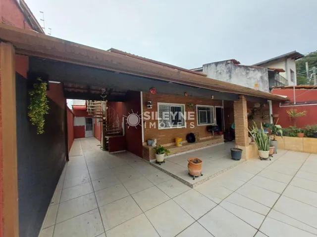 Imagem: A casa possui 3 Dormitórios, 2 Suítes, 3 Banheiros, 2