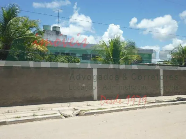 Imagem: A casa possui 4 Dormitórios, 2 Suítes, 1 Banheiro, 500m²