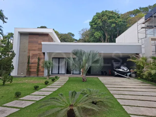 Imagem: Casa em Condomínio com 4 quartos e 240m²