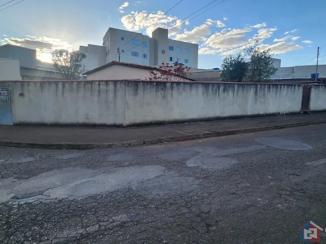 Imagem: Terreno de Esquina à Venda na Vila Garcia