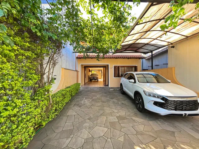 Imagem: A casa possui 3 Dormitórios, 1 Suíte, 5 Banheiros, 5