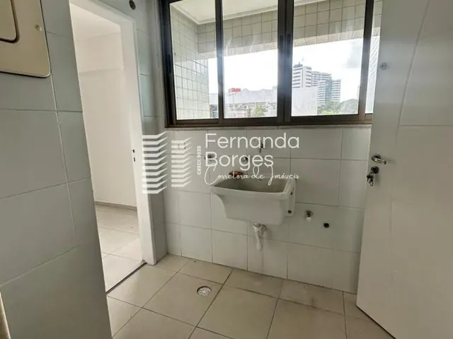 Imagem: O apartamento possui 4 Dormitórios, 2 Suítes, 1 Banheiro,