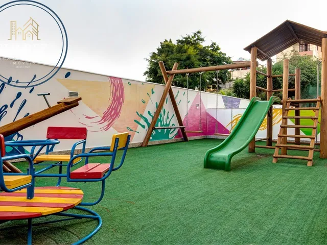 Imagem 2: APARTAMENTO 4/4 COM 1 SUÍTE, ANDAR ALTO, ORIGINAL COM POUCAS INTERVENÇÕES, NASCENTE À