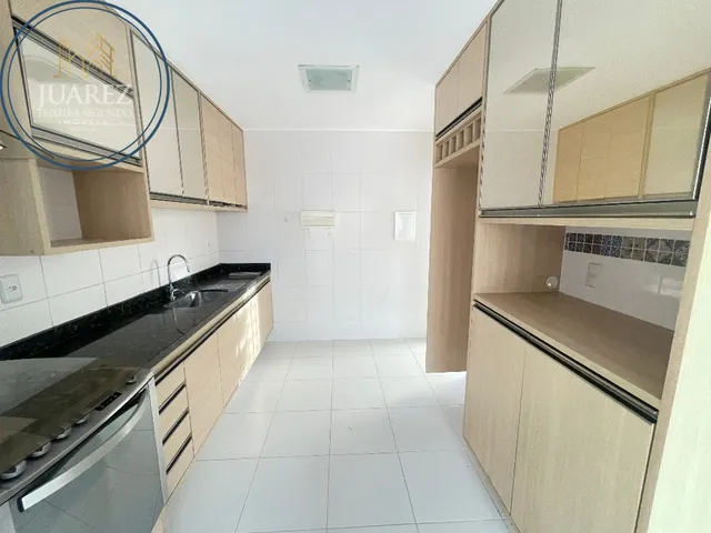 Imagem 3: VENDO CASA EM BURAQUINHO DE 320M² DE ÁREA CONSTRUÍDA E 402M² DE TERRENO. IMÓVEL COM